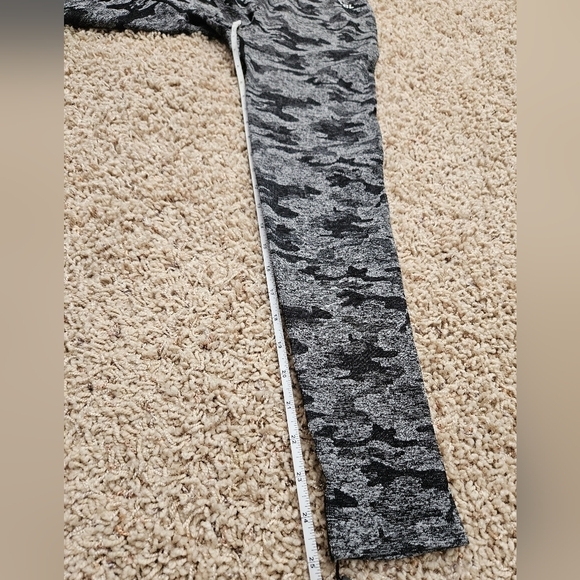 NWT AYBL Evolve Camo Seamless Leggings - medium - Picture 11 of 13
